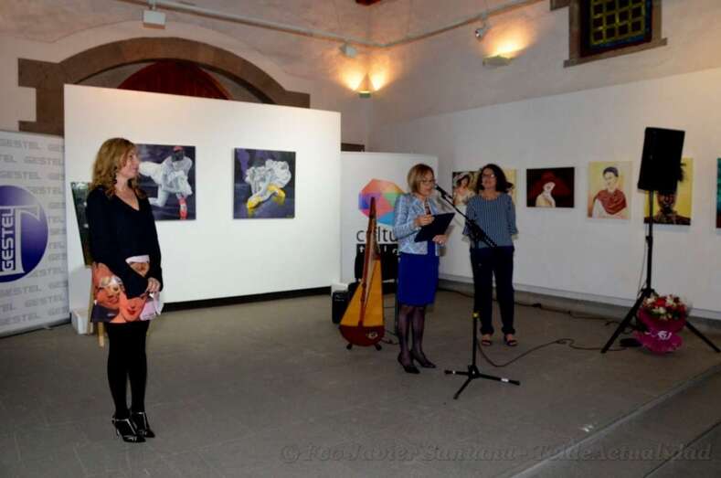 Momento de la inauguración de la exposición, anoche en San Juan (Foto TA)